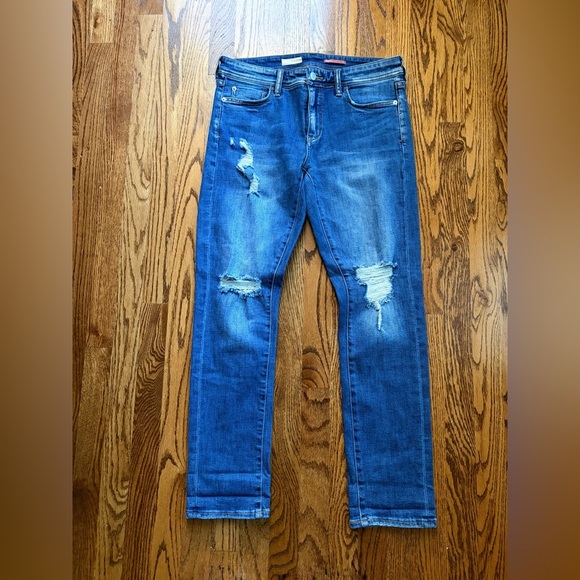 Pilcro Slim Boyfriend Crop Distressed Mid-Rise Med Wash Jeans
Size 27 - Picture 3 of 13